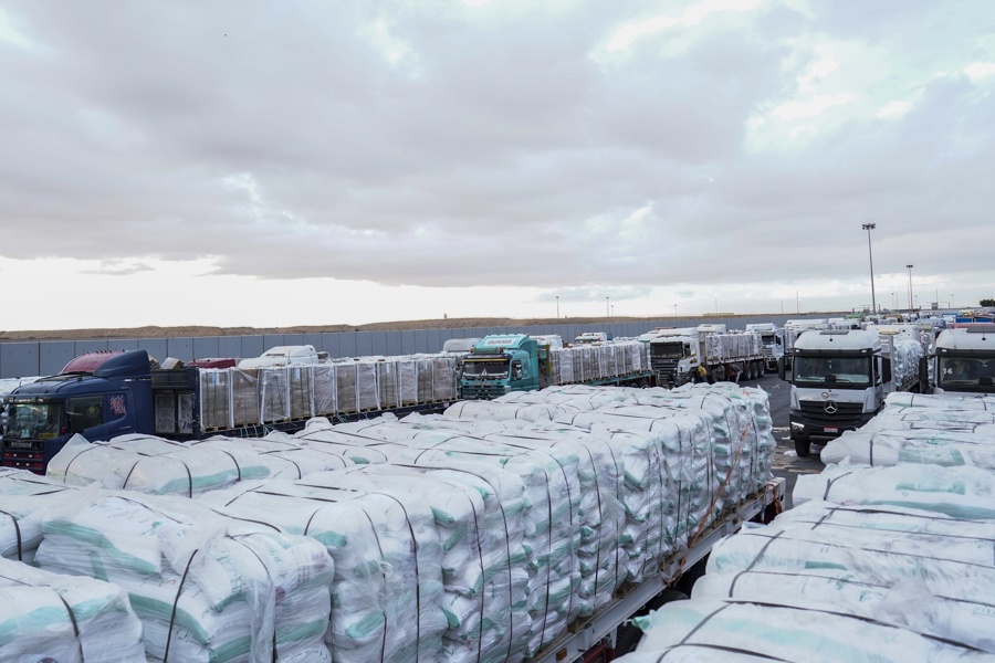 #Cientos de camiones viajan a la #franjadegaza desde #Egipto con #ayuda #humanitaria
#Rafah #12Oct EFE De acuerdo con el plan de alto al fuego entre Israel y el grupo islamista palestino Hamás, que entró en vigor el viernes pasado, según constató EFE e informaron medios egipcios