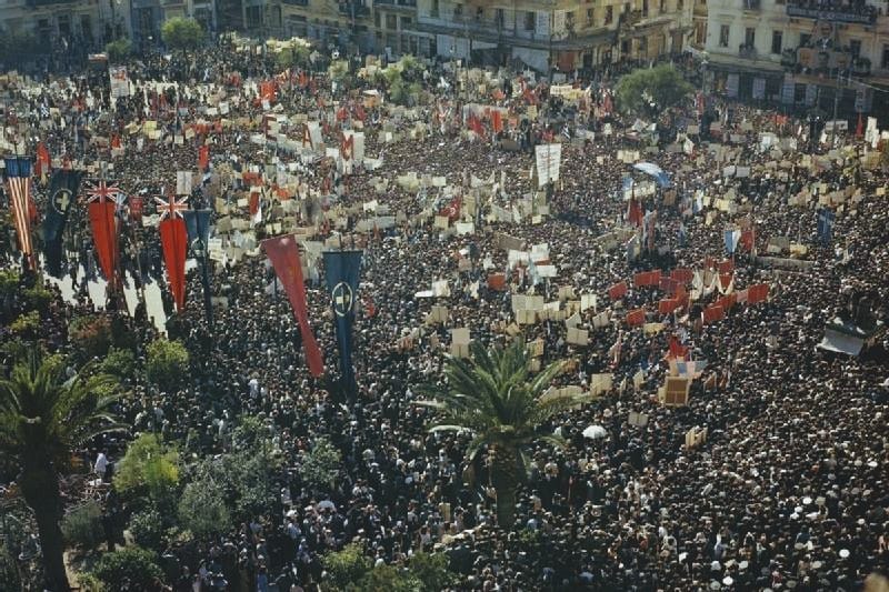12 Οκτωβρίου 1944

Η"απελευθέρωση" των Αθηνών 

Για τους δεξιούς που λένε ότι το ΚΚΕ ήθελε με την βία να πάρει την εξουσία όταν ξεκουμπίστηκαν οι Γερμανοί οι συμφωνίες Καζέρτας και Λιβάνου τους διαψεύδουν όπως και η συμμετοχή του στην κυβέρνηση "εθνικής ενότητας"υπο