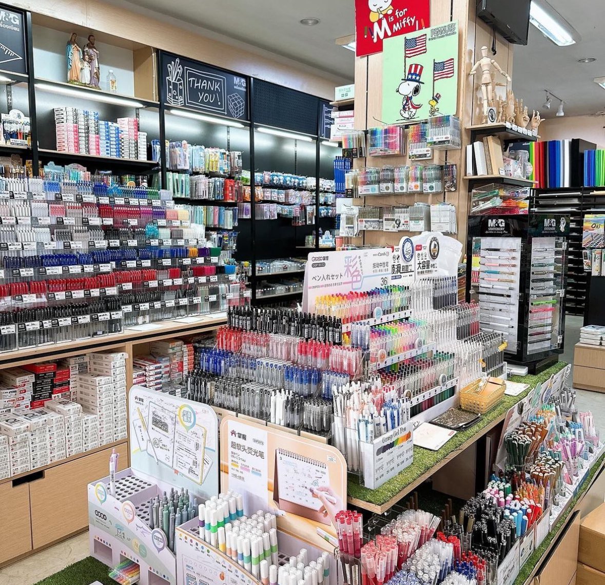 morgloryth's tweet photo. Morglory Stationery &amp; Lifestyle ✏️

หน้าร้าน Morglory 
📍กรีนเพลส พลาซ่า ชั้น 1 ถนนจันทน์

🛒💨 ช่องทางการจำหน่ายเพิ่มเติม
- LOFT
- B2S
- BETREND
- SE-ED BOOK
- MEDIUM AND MORE
- CARROT KLOMKLOM

Shopee Link : https://t.co/wDMlA9svvK
Facebook : Morglorythailand
Line : @ morglory https://t.co/olLvbp7x9h