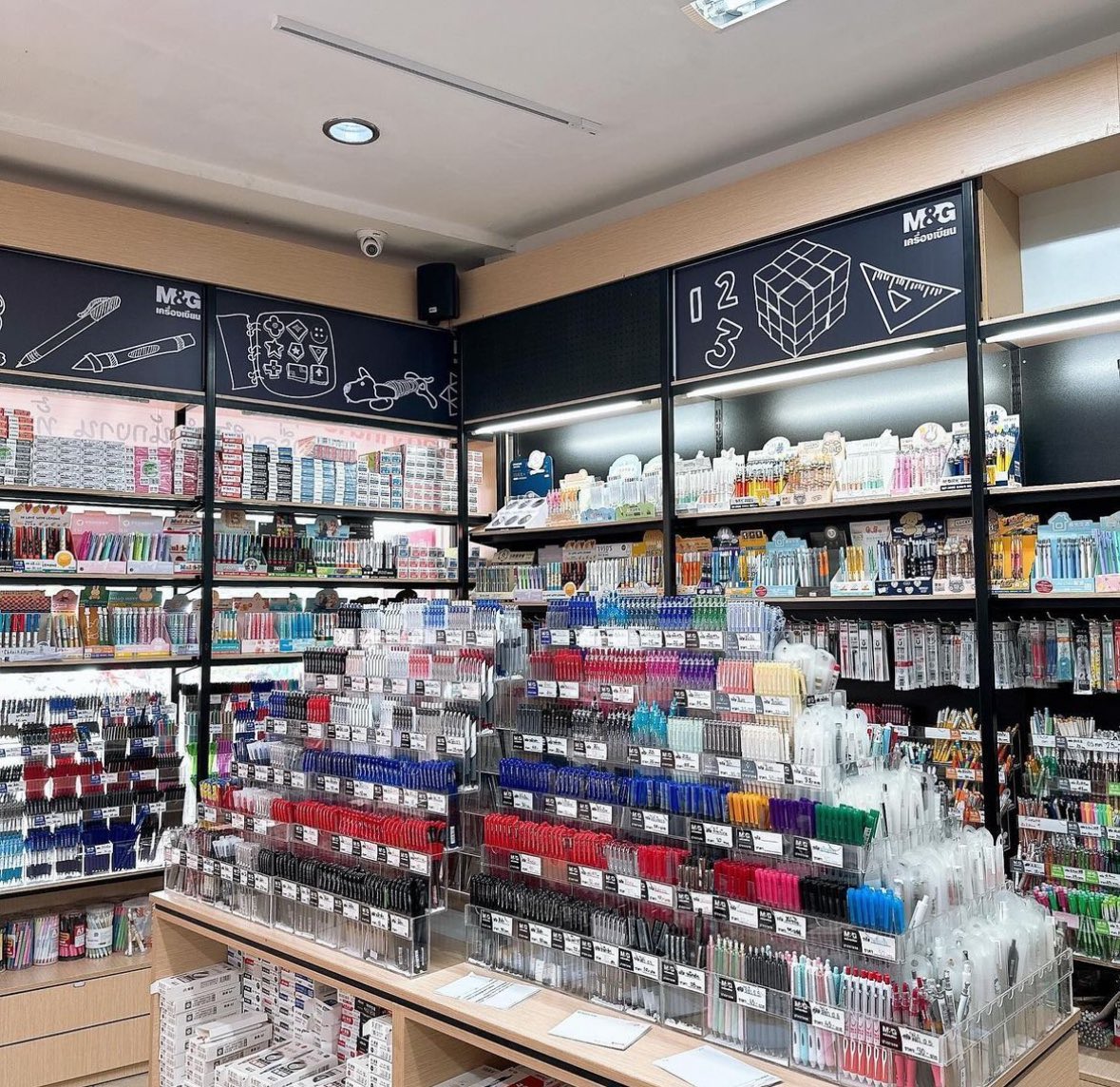 morgloryth's tweet photo. Morglory Stationery &amp; Lifestyle ✏️

หน้าร้าน Morglory 
📍กรีนเพลส พลาซ่า ชั้น 1 ถนนจันทน์

🛒💨 ช่องทางการจำหน่ายเพิ่มเติม
- LOFT
- B2S
- BETREND
- SE-ED BOOK
- MEDIUM AND MORE
- CARROT KLOMKLOM

Shopee Link : https://t.co/wDMlA9svvK
Facebook : Morglorythailand
Line : @ morglory https://t.co/olLvbp7x9h