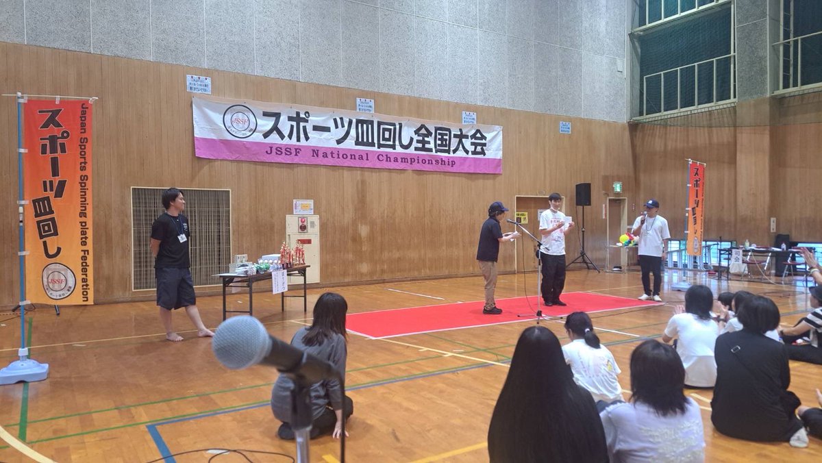 jugglerkyo's tweet photo. 今日はスポーツ皿回し全国大会のお手伝いでした。
入賞者の方々おめでとうございます！

いつもの猫Tで行くと目立ちそうなので違う服で https://t.co/nAJ8EtJXQD