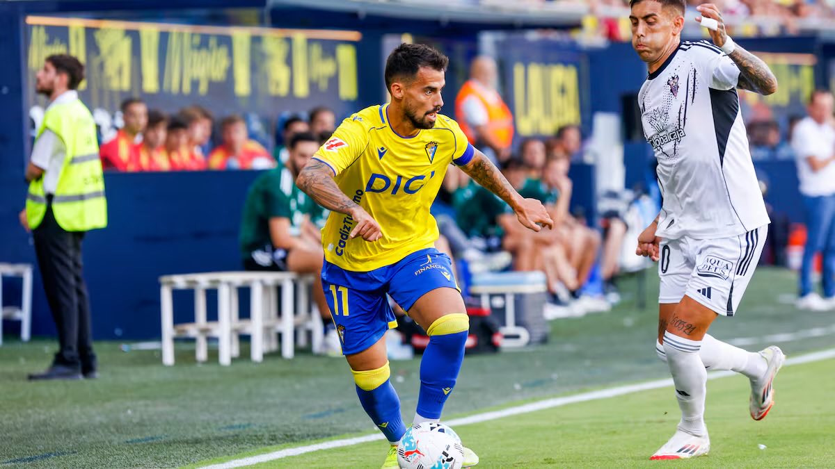 ‼️NOTICIA SER DEPORTIVOS CÁDIZ

❌Suso no estará en el once de Cádiz CF ante el Huesca. 

📌El gaditano tiene molestias y Garitano no podrá contar con el jugador gaditano de inicio. 

📌Su convocatoria, en el aire.