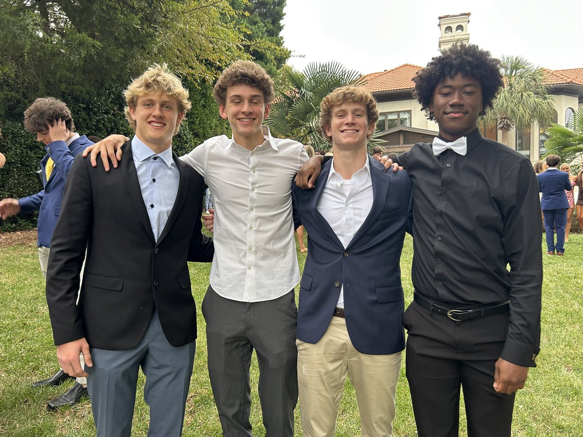 A few of the <a href="/AKbasketball/">AK Basketball</a> players at hoco pictures.  #TCC