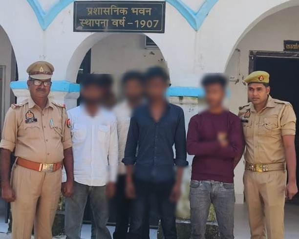 moradabadpolice's tweet image. #SSP @moradabadpolice के निर्देशन मेंः-
1-अवैध चरस के साथ 01 आरोपी गिरफ्तार थाना गलशहीदः-
2- थाना कांठ पुलिस द्वारा गैंगस्टर के अभियोग में वाछिंत  04 अभियुक्तों को गिरफ्तार किया गयाः-
3- कपड़े उतरवाकर वीडियो बनाने,जबरन वसूली व मारपीट करने के आरोपी गिरफ्तार थाना ठाकुरद्वाराः-