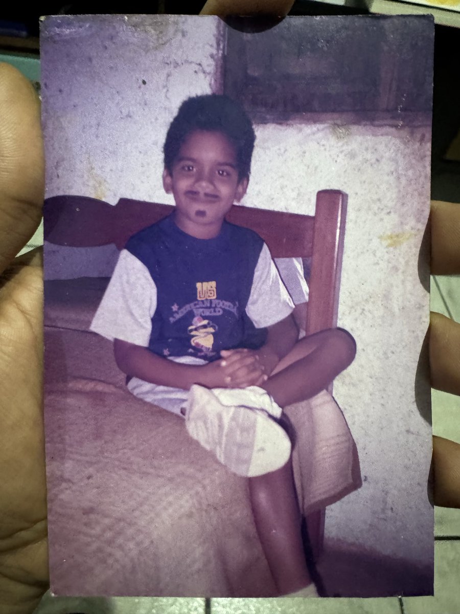 “Eu sou a continuação de um sonho
Da minha mãe, do meu pai
De todos que vieram antes de mim
Eu sou a continuação de um sonho
Da minha vó, do meu vô
Quem sangrou pra gente poder sorrir“

BK