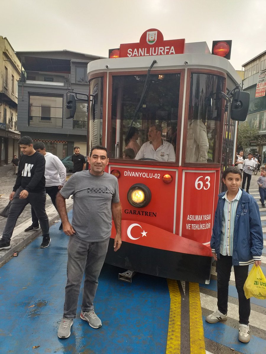 Ane kah bi zılgıt çal memleketime tranvay gelmiş vay malamıney <a href="/sanliurfabld/">Şanlıurfa Büyükşehir 🇹🇷</a> @BilalTekatli63 <a href="/FilizYasli/">Flz Ysl</a> @Asalet632363 <a href="/ferhatozer36/">FERHAT ÖZER</a> <a href="/mehmetgazeteci/">MehmetCanbeyli (Gazeteci)</a> <a href="/EminAslan1983/">Emin ASLAN 🇹🇷</a> <a href="/yarenhoca63/">Fatma Yaren Gül</a> <a href="/kayhaninan/">M.KAYHAN İNAN</a>