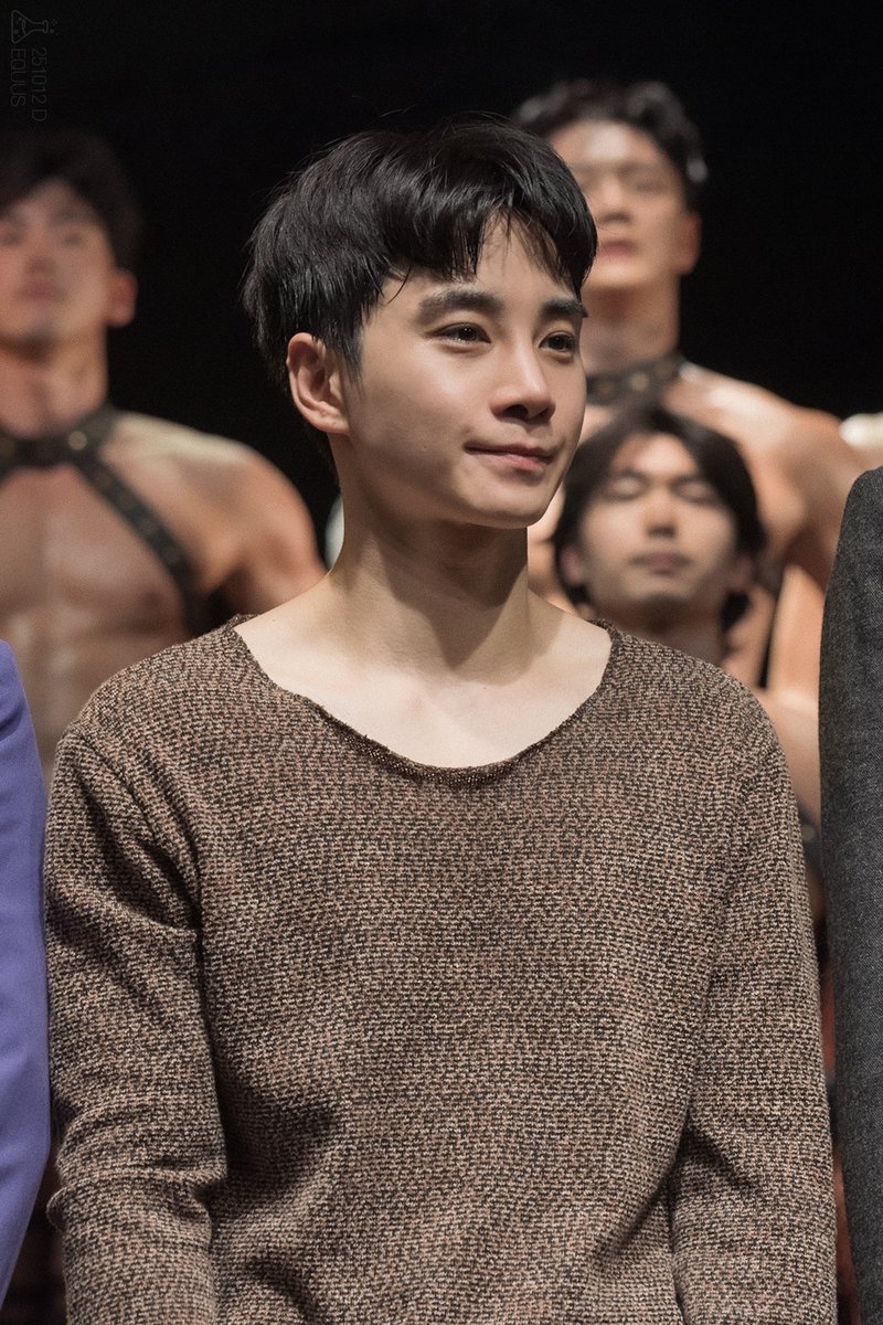 251012 낮 연극 에쿠우스 커튼콜

알런 스트랑 役 #김시유