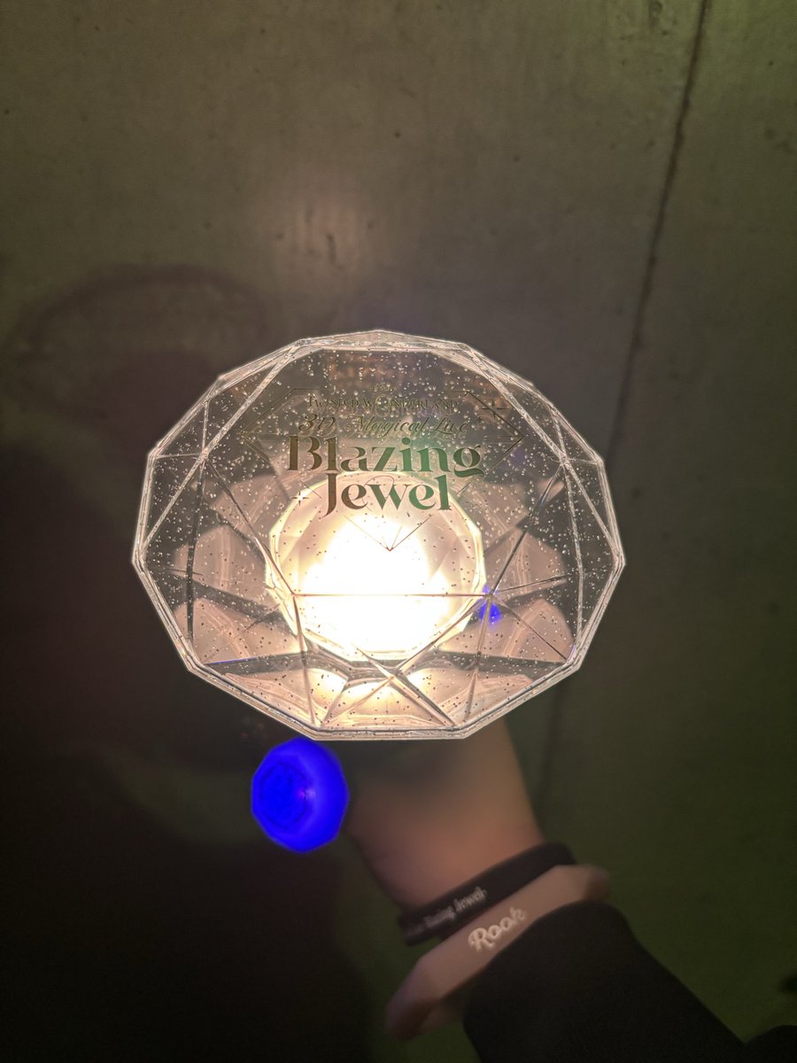 ブレジュほんっと良かった…すごく良かった…キャラがそこに存在してた、生きてた😭
監督生のみんなと一緒にペンラ振って盛り上がって一体となってすごく楽しかった
ツイステに出会ってまだ1年の新参者だけどこれからもずっと好きだ〜
ツイステありがとう😭
またこういうライブがあるといいな(何卒)🙏🏻