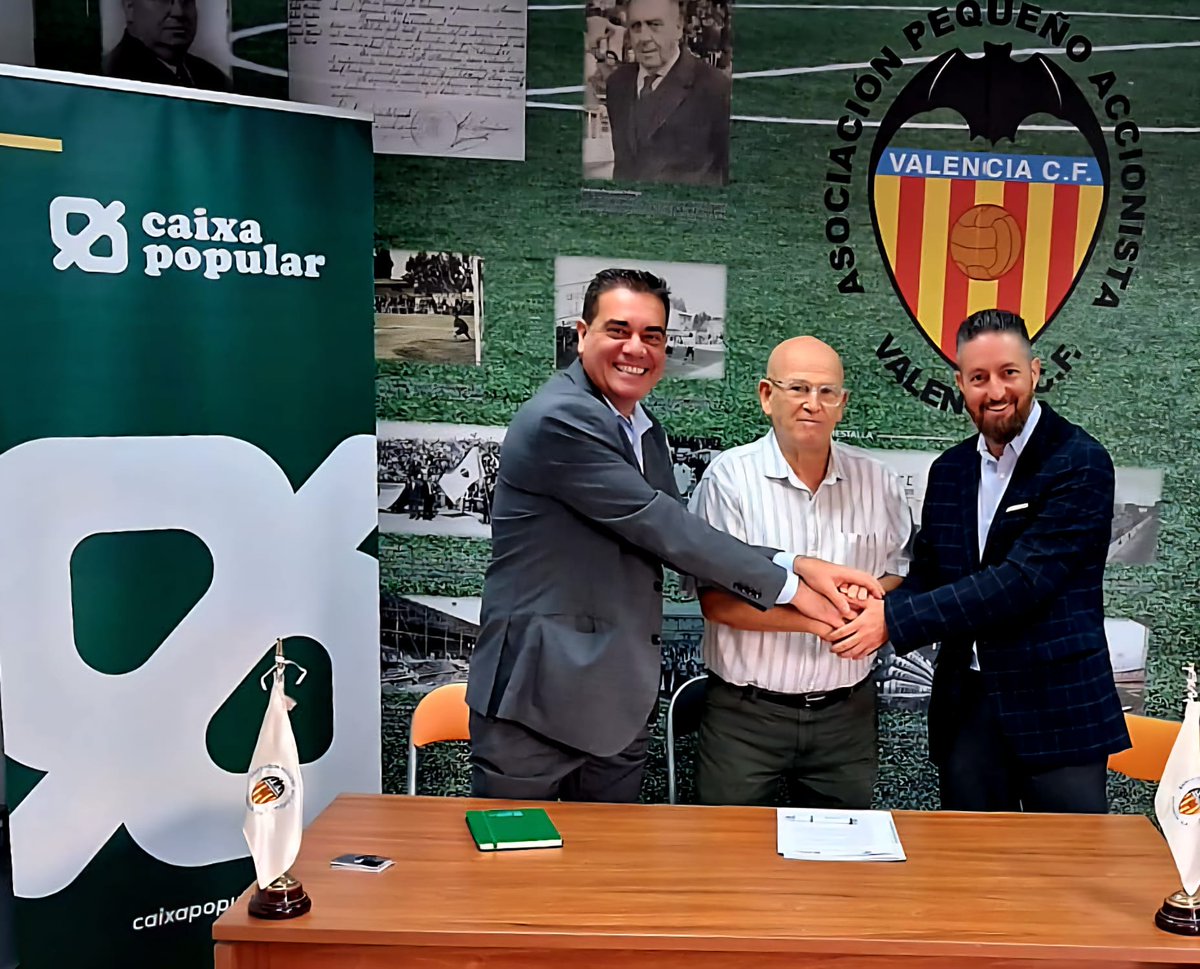 apavcf's tweet photo. 🤝 CONVENIO | Nuevo acuerdo entre @caixapopular y la Asociación Pequeño Accionista del VCF S.A.D. (APAVCF).
Un paso más para seguir defendiendo los intereses de los accionistas del Valencia CF.
#APAVCF #CaixaPopular #VCF #ValenciaCF https://t.co/i8jPA73FGY
