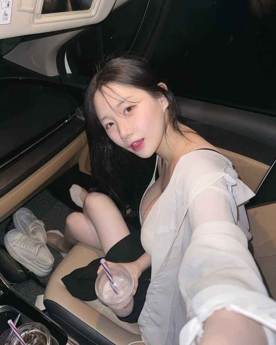 Rubybb69's tweet image. Chilling in the car with my favorite drink. Nights like this are the best. ✨