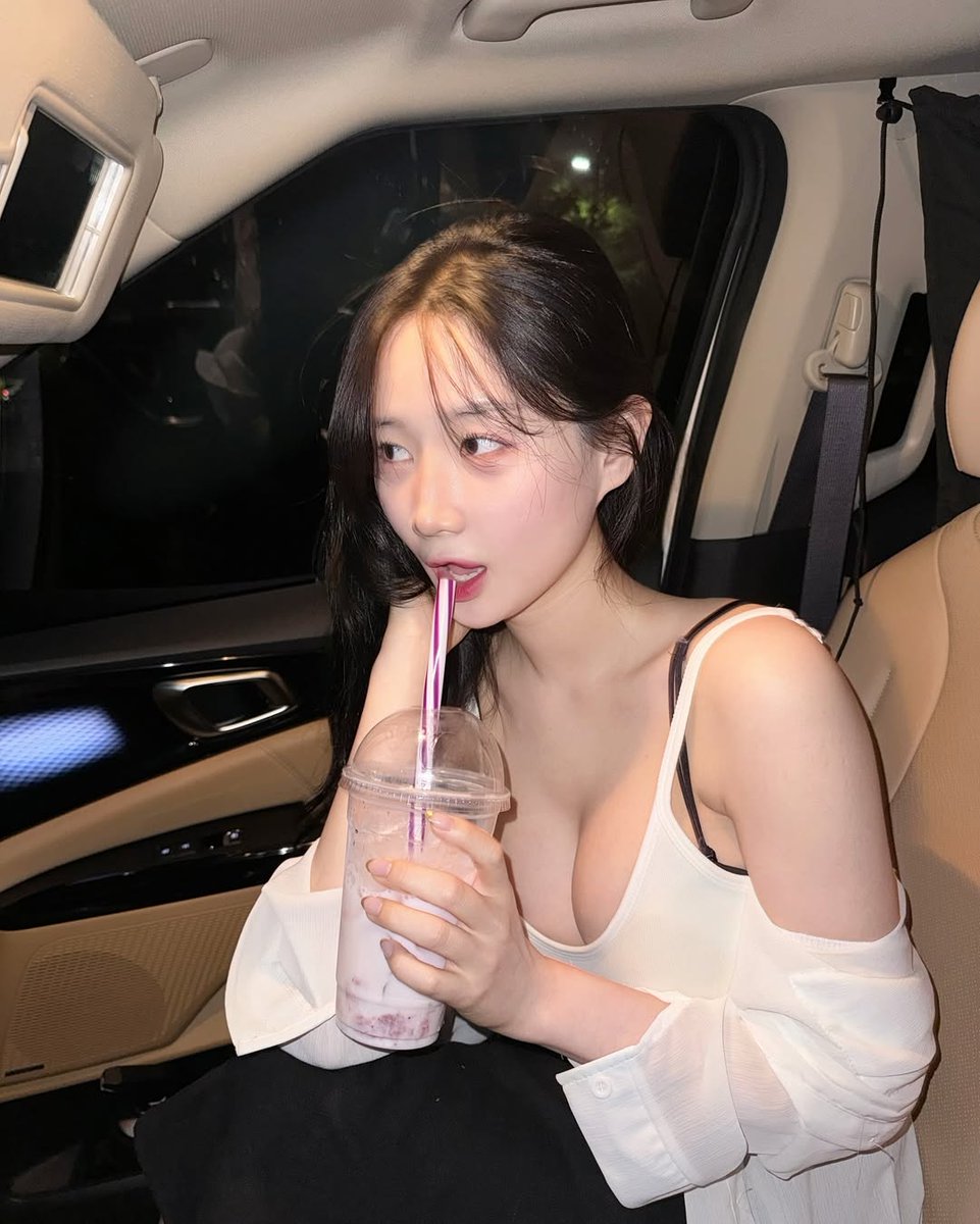 Rubybb69's tweet image. Chilling in the car with my favorite drink. Nights like this are the best. ✨