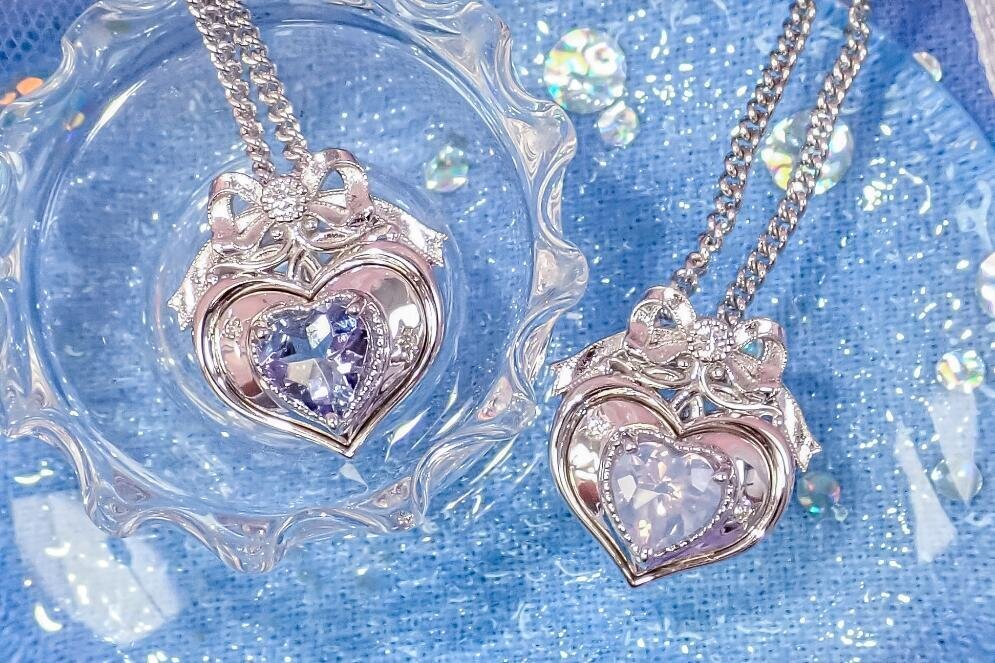 fashionpressnet's tweet image. 「大人のセボンスター」シルバー×ラベンダーストーン煌めく“本物の宝石”ペンダント、カラッツから - fashion-press.net/news/139044