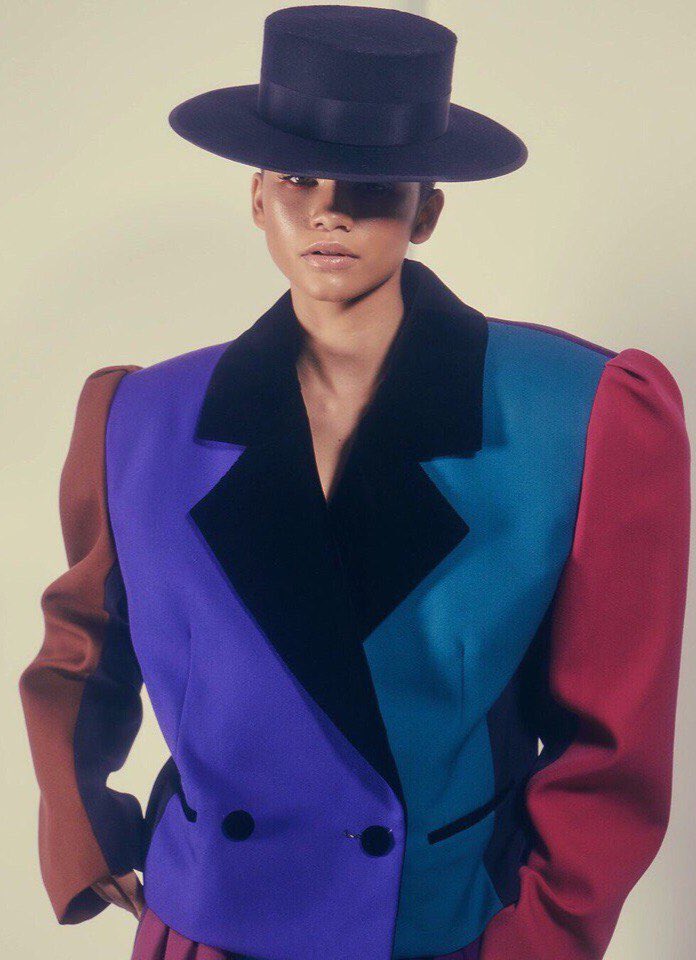 ced_jayy's tweet image. Zendaya in Marc Jacobs