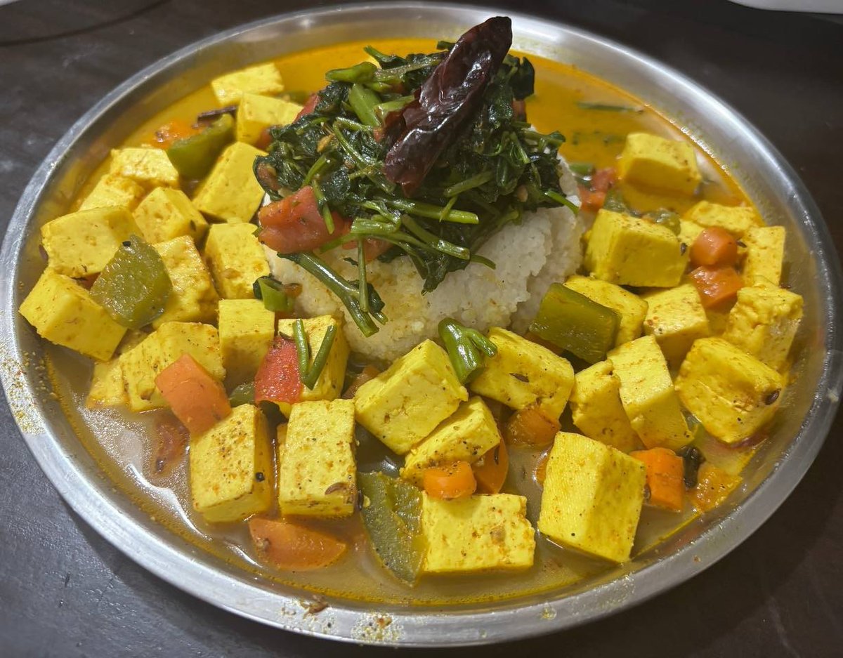 mindmusclepro's tweet image. Looks like any normal Home cooked meal, right?

It absolutely is, but much Healthier.

What changed?

3 simple tweaks

Normal Paneer -&amp;gt; Low Fat Paneer

Rice -&amp;gt; Barnyard Millet

Oil poured -&amp;gt; Oil sprayed

✅ Reduced Calories by 310 Kcal
✅ Increased Protein by 15g
✅ Cut down Fats…