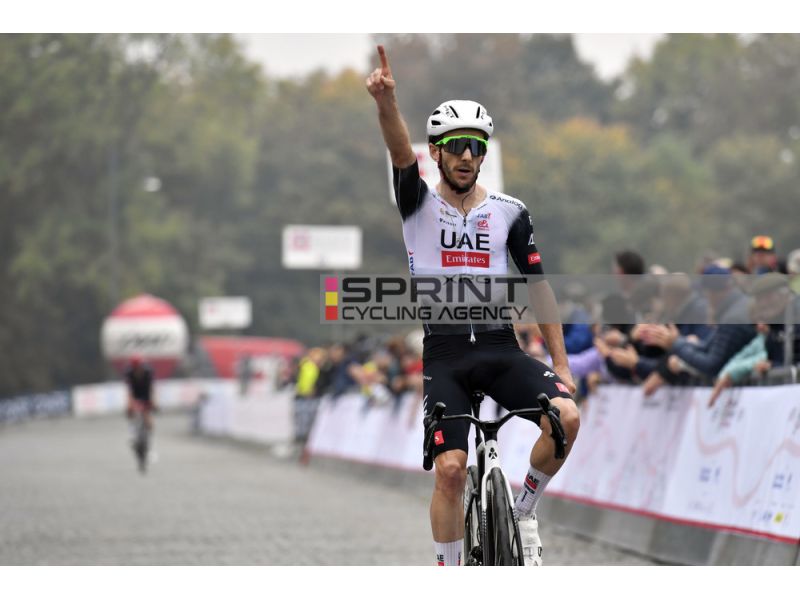 Adam Yates conquista il primo #TrofeoTessileeModa
tuttobiciweb.it/article/176027…
