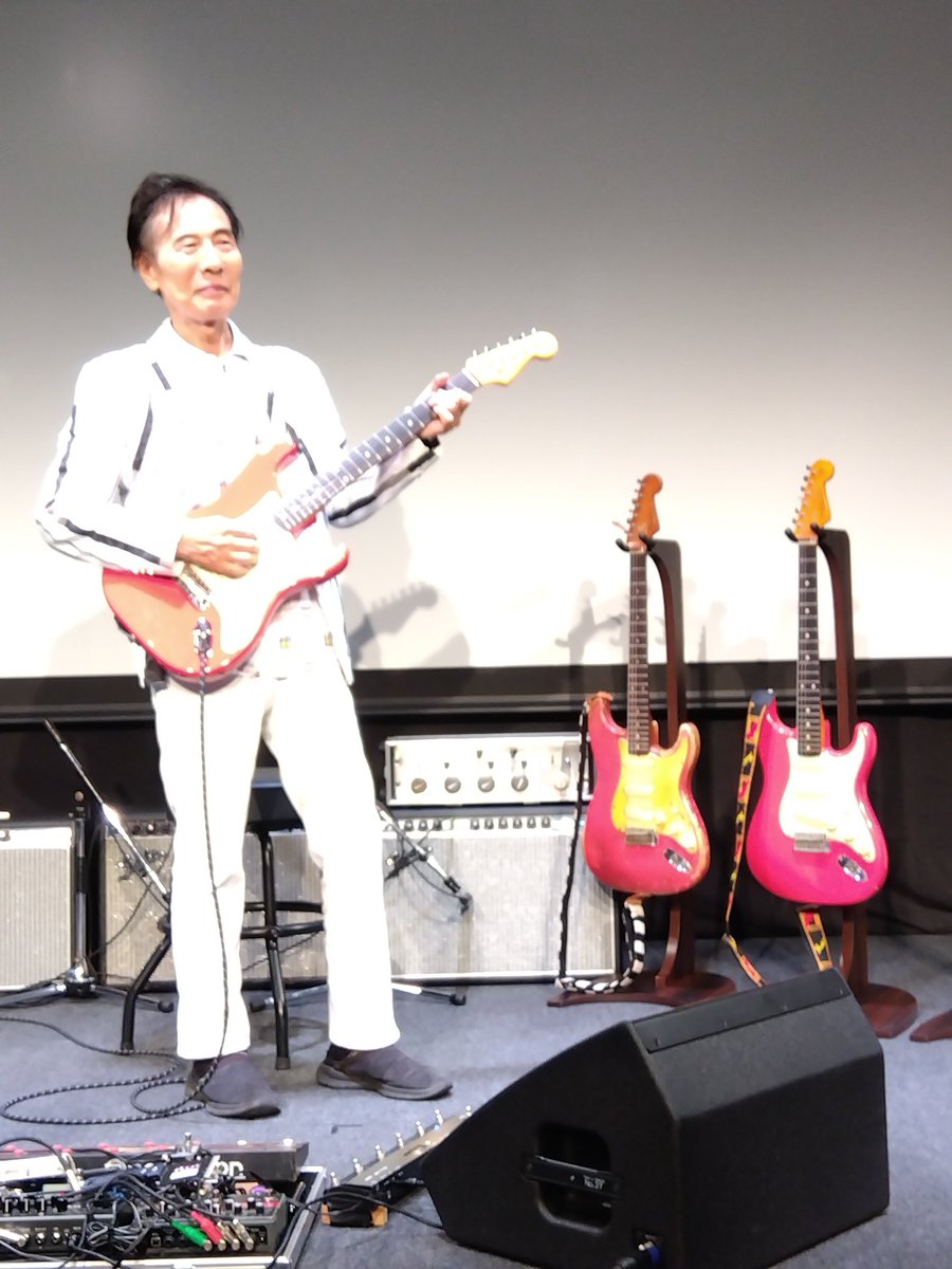 XAUz46m03x7jmiV's tweet image. Japan #Fender  #鈴木茂 モデル🎸2026年春発売予定👏👏👏🎉
シリアルNo.200迄は茂さん買い付けのブラックビューティーコンデンサーが内蔵👍試作品の音はキンキンと若く感じました！中低音を整えるとの事です😀#FenderExperience2025
#フェンダーラフォーレサインギター #dfs897