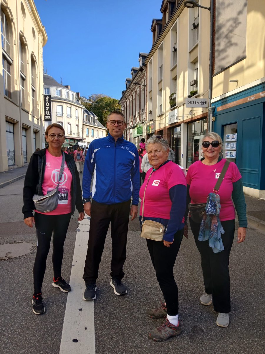 Le #sport, ce n’est pas qu’en salle du Conseil municipal ! 😉

Une part de l’équipe d’Évreux Ensemble (les plus courageux?) au départ de l’#Ébroïcienne 2025 : ensemble, toujours en mouvement !

Merci aux organisateurs et bénévoles pour cette belle course !🏃 👏
 #Évreux