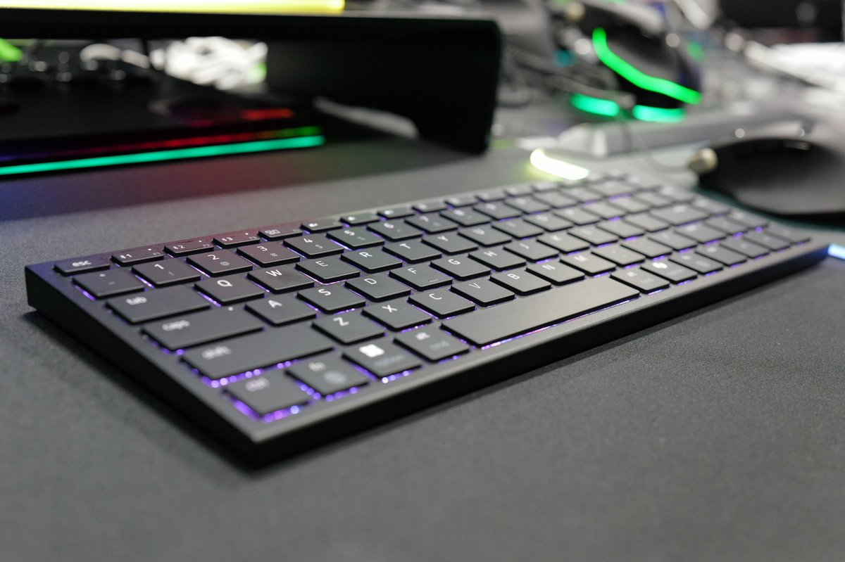 RAZER STORE】 超薄型キーボード好評発売中🐍 『Razer Joro』 税込