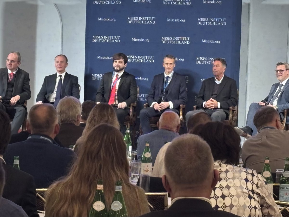olivergorus's tweet image. Gestern in München: starkes Panel mit Stephan Ring, @ThorstenPolleit, @IvanDuboisok, @PhilippBagus, @NorbertBolz und @atiedtke1 – Themen: Milei, Kulturkampf, weniger Staat, mehr Freiheit. Sehr inspirierende, zuversichtliche Gedanken!