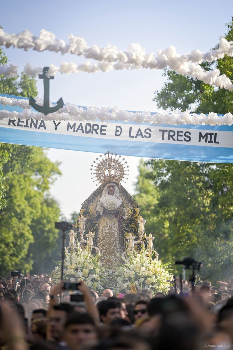 Reina de las Tres Mil

<a href="/EspDeTriana/">Esperanza de Triana</a> 
<a href="/BMLasCigarreras/">BM Las Cigarreras</a> 

#LaMisionDeLaEsperanza
#EsperanzaDeTriana