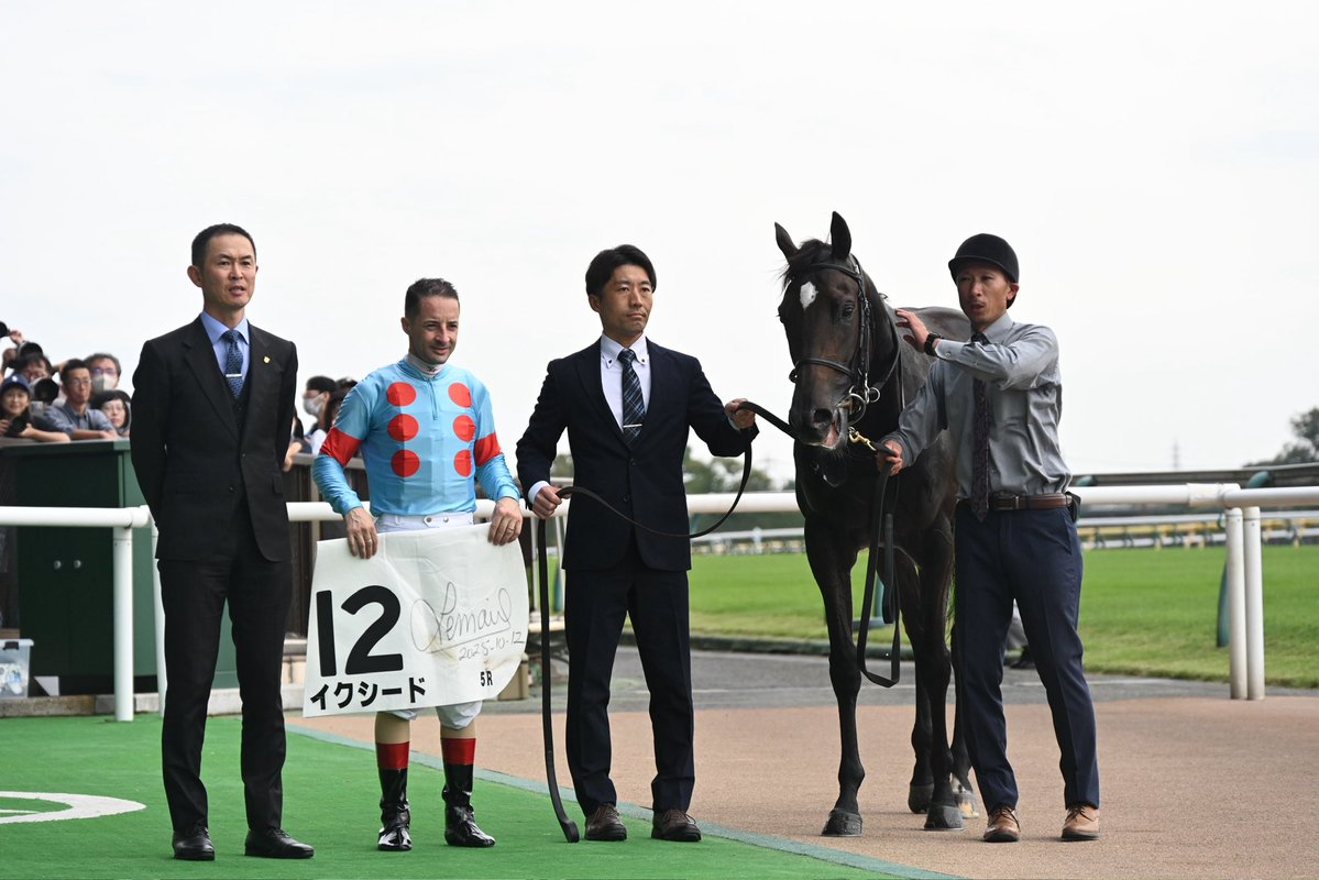 SILKHCofficial's tweet image. 【今日の1枚】@東京競馬場

後方から鮮やかに差し切った #イクシード
イクイノックスの全妹が単勝1.7倍の1番人気に応えて新馬勝ちを収めました🎊

勝ち時計も優秀ですが、上がり3ハロン33.4秒はメンバー唯一の33秒台となりました👏🏻
デビュー戦から素質の高さを見せてくれた #イクシード…