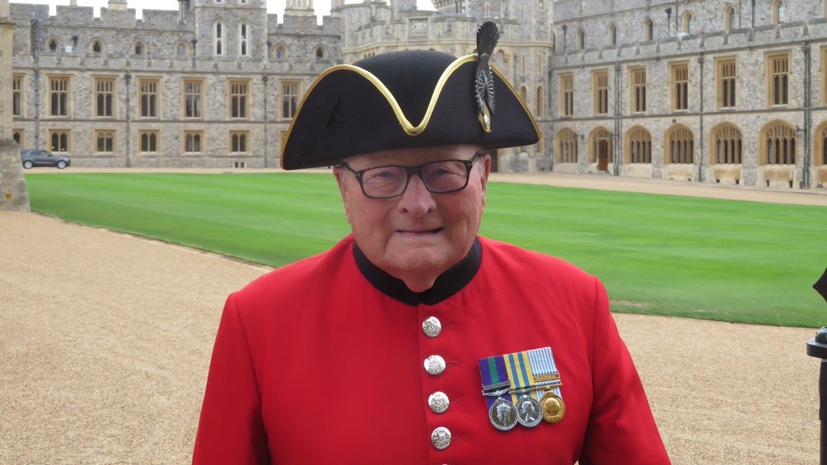 RHChelsea's tweet image. We’re proud to share that Chelsea Pensioner Colin Thackery has been awarded an MBE by HRH The Prince of Wales at Windsor Castle 🎖️

The honour recognises his contribution through music and his commitment to the values of the Royal Hospital Chelsea 🎶

🔗 Support us (Link in bio)