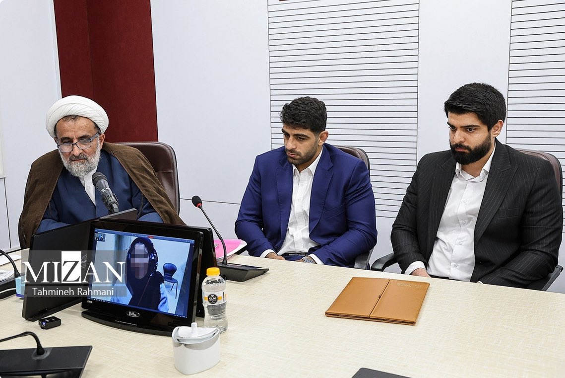 M12Hmahak34's tweet photo. کشتی‌گیران این‌بار نه در میدان رقابت، که در میدان انسانیت درخشیدن،
۲ میلیارد و ۴۷۲ میلیون بدهی قدیمی‌ترین زندانی زن تهران، با کمک آن‌ها و خیرین پرداخت شد و این بانو که از سال ۱۳۸۵ در زندان بود آزاد شد.
این یعنی «زن، زندگی، آزادی» واقعی https://t.co/lxFhp7E1lX