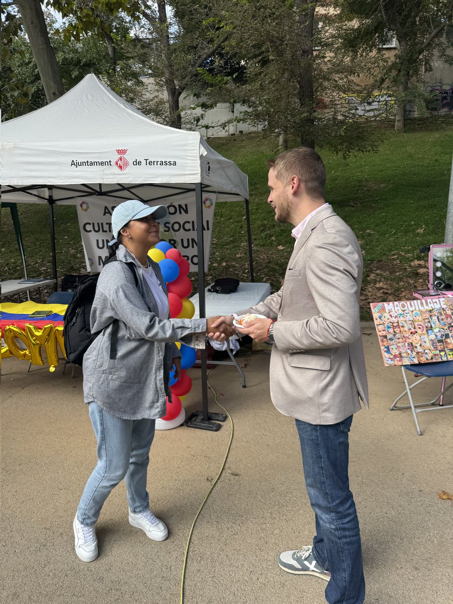 🇨🇴🇪🇸 La asociación cultural unidas por un futuro mejor organiza durante hoy y mañana un festival en el Parc de Vallaparadís para celebrar el día del migrante colombiano en #Terrassa.

Enhorabuena por todo el trabajo y muchas gracias por invitarnos a pasar un rato con vosotros/as.