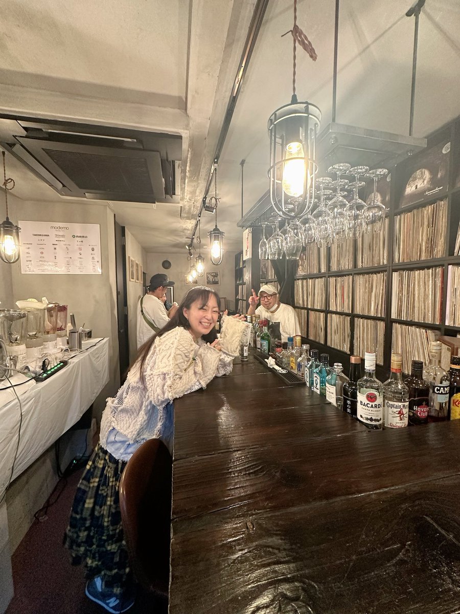 cosplaykoechan's tweet image. 須永辰緒さんのBAR modernoに
やっっとこれたーー！
 #moderno