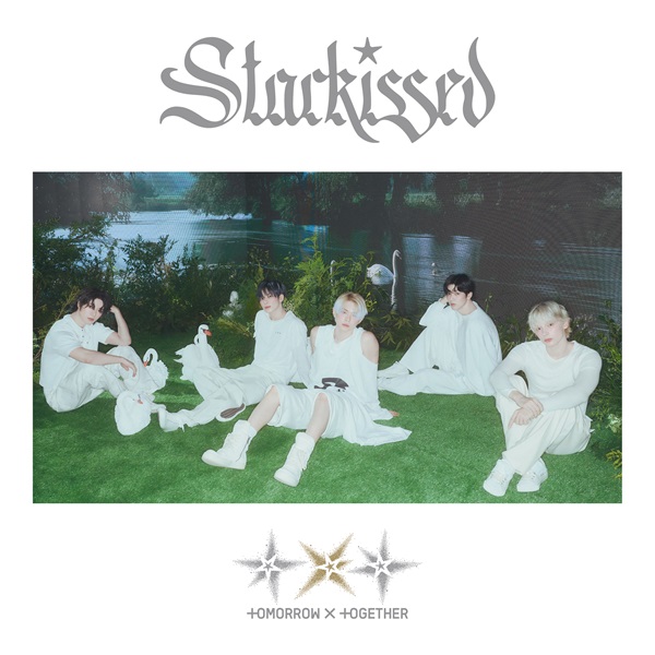 TOWER_AbenoHoop's tweet image. 【#TOMORROWXTOGETHER】

＼10月22日発売📅／
日本サードアルバム「#Starkissed」
📢ご予約受付中～！

タワレコ特典🎁フォトカード(5種ランダム)

ご予約はコチラから🎶
🔗tower.jp/article/featur…

#TXT #TXT_Starkissed #투모로우바이투게더
@TXT_bighit_jp