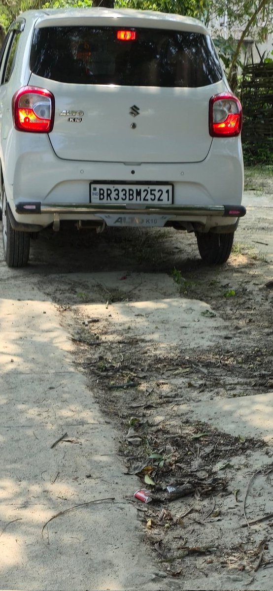 sahil039's tweet photo. @helpline_BP @BiharPoliceCGRC @SaranPolice 

जय हिंद 

अपने मढ़ौरा में जग और जागरण के नाम पे ये समस्तीपुर नम्बर की गाड़ी में ड्राइवर को लेकर चार लोग घूम रहे हैं। 
अभी अभी मेरे गांव माधोपुर पोस्ट खोदाईबाग में आये हुए थे और मवरे घर में घुसने की इन्होंने कोशिश भी की। https://t.co/fVTf8xIH8X