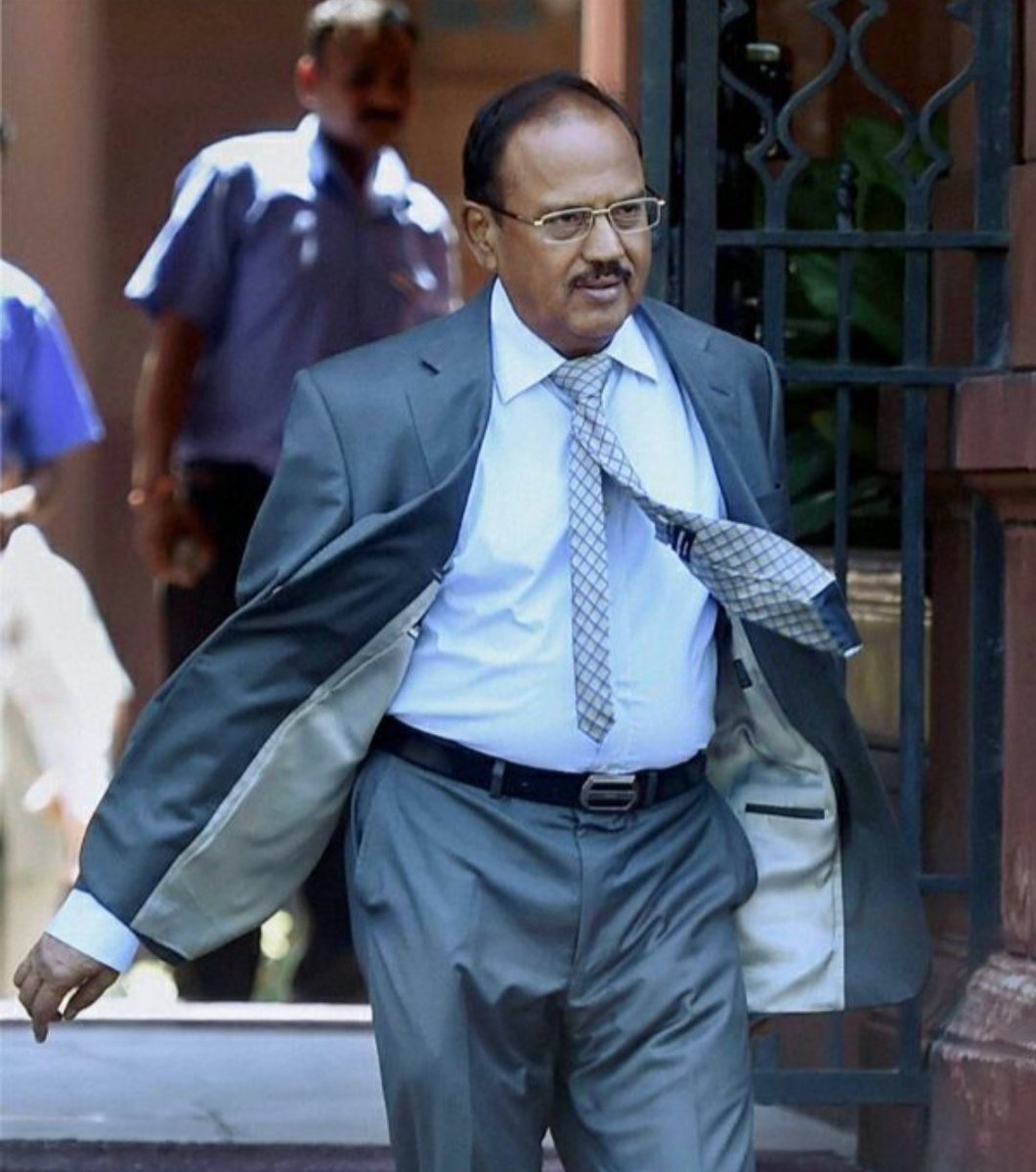 GenZKaoboy's tweet image. Copying the typical Doval Walk around Lutyens&apos; 🥱

Imitation is the best form of flattery 😏
