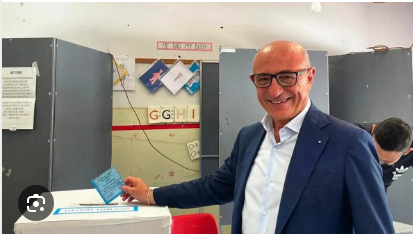 Franco Matacena   Sindaco di Aversa
Commercialista di successo
Ha dichiarato al fisco 5772 euro
Francamente mi sarei rotto il cazzo a pagare il servizio sanitario a questi poveri!