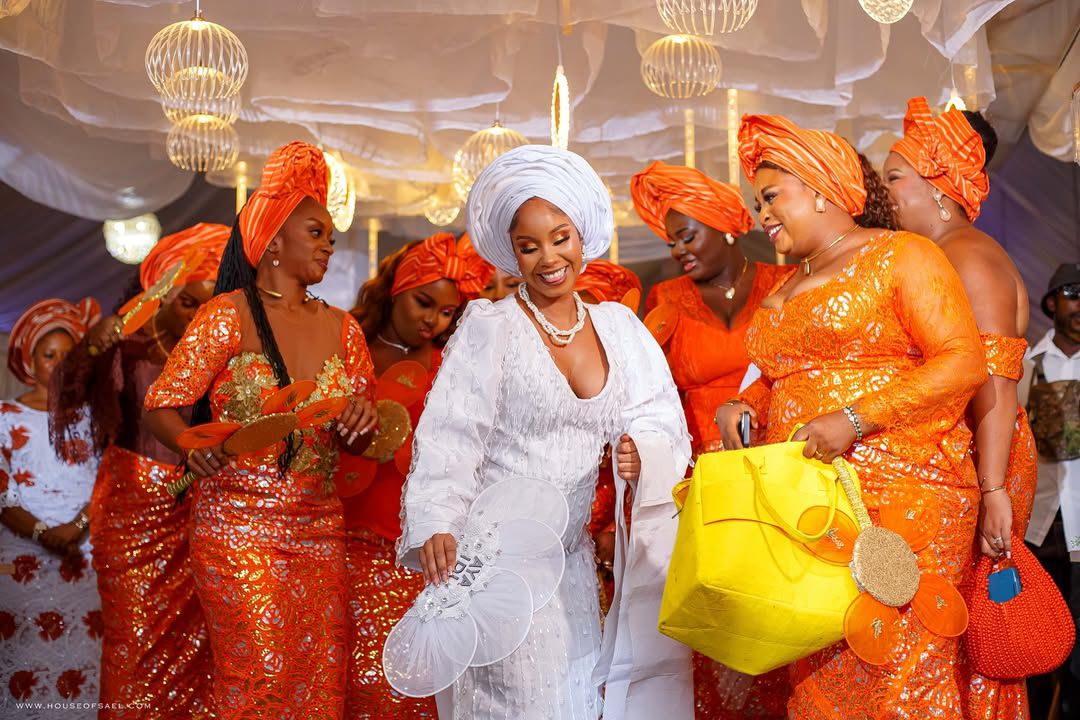 Yorubasconnect's tweet image. It’s nice to see a modernised Isese wedding 💒 🥰💕