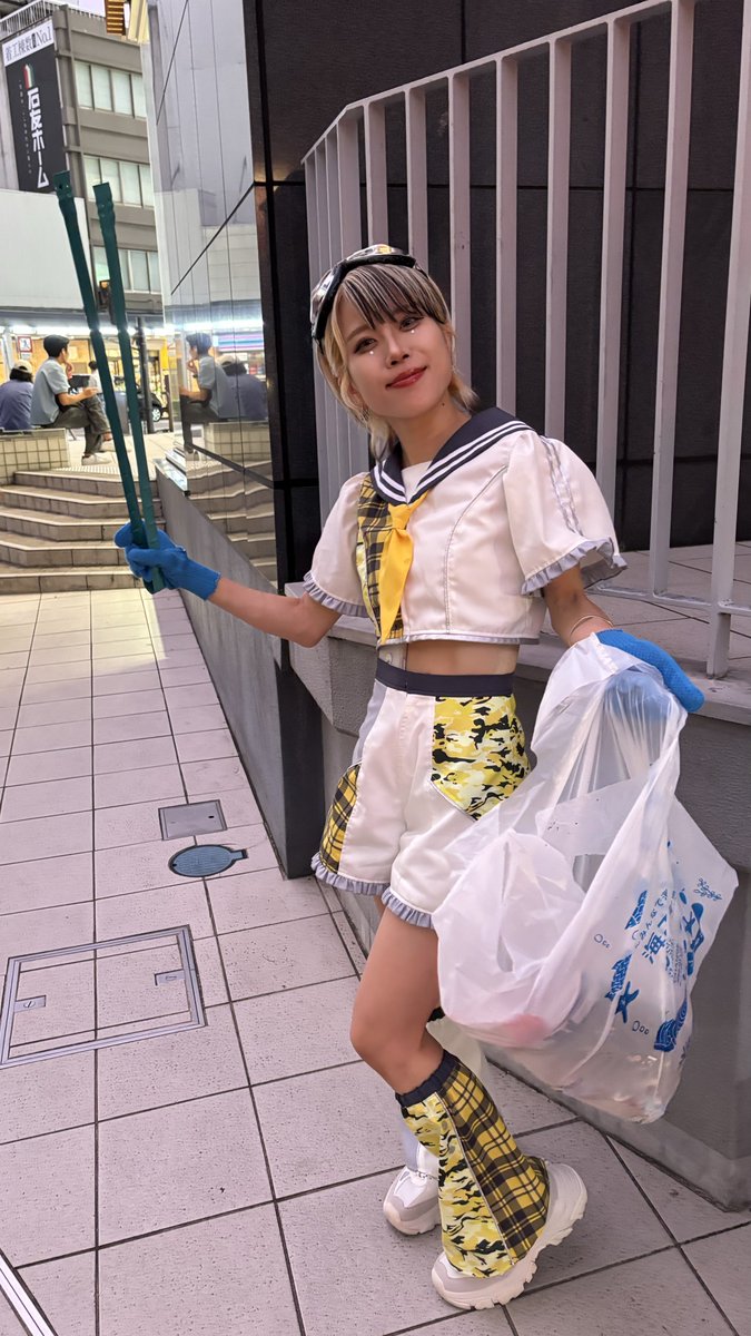 東京から石川県まで遠征してたアイドルがゴミ拾いボランティアしてた！
#レッスントゥミー ってグループらしい、めっちゃ偉いなぁ
#かがやきフェス