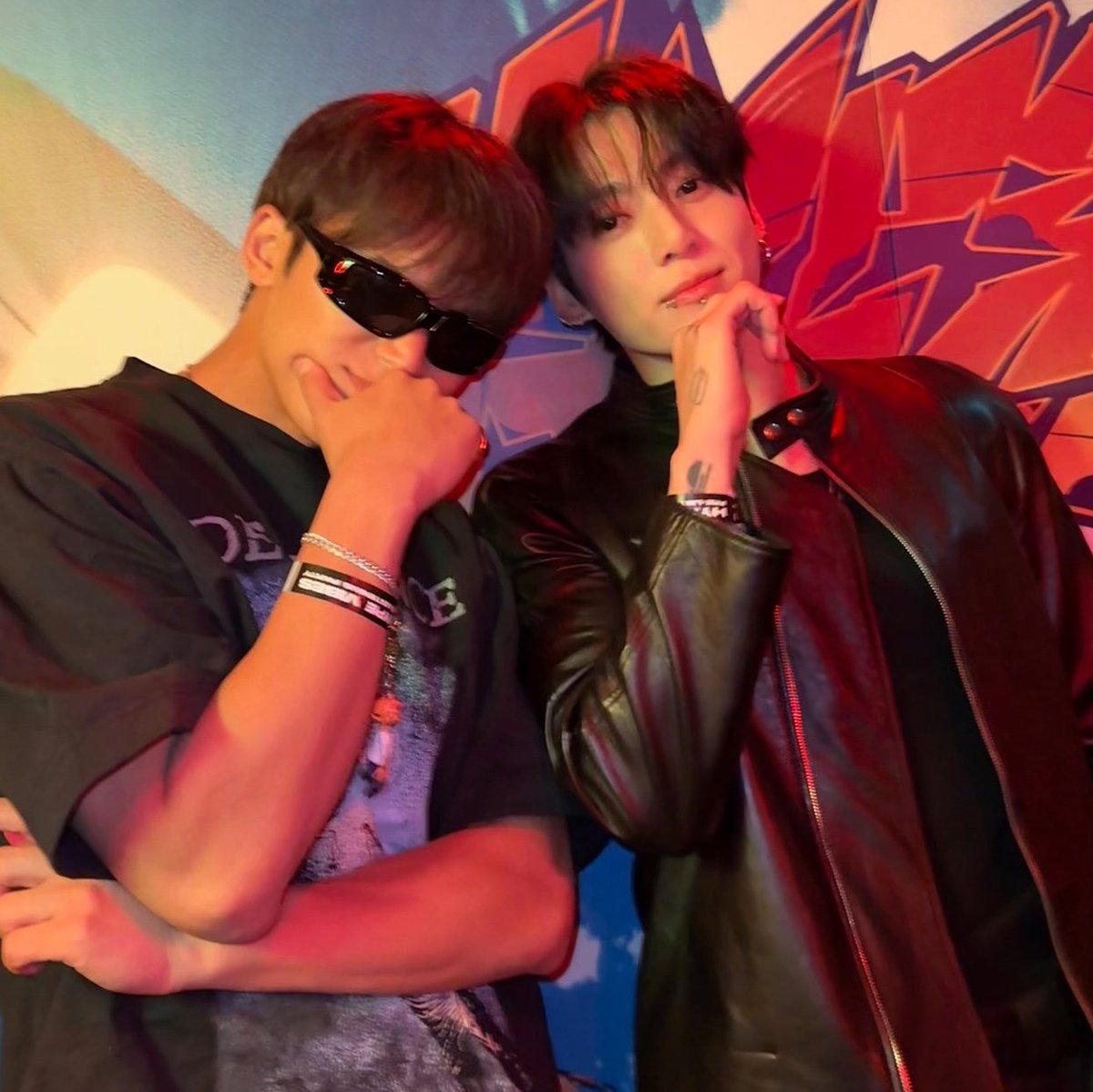 JeonJungkook_BR's tweet image. Jungkook deixou alguns comentários durante live de Mingyu no Instagram mais cedo:

🐰Olá!
🐶Jungkook está aqui? Oi~ Que horas são aí? Você já está acordado?
🐶Nós (SVT) começamos nossa turnê pela América do Norte
🐰Você está trabalhando duro
🐰Mingyu, tenha uma boa live, eu vou…