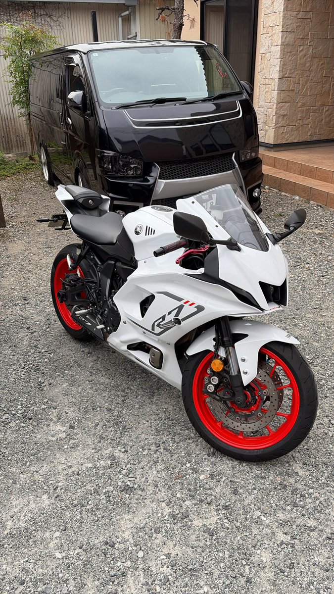 cb250f_reeeeed's tweet photo. 大型買う買う言うて全然買えず(買わず？)さらには250も手放して、しれーっとバイク降りてました。
が、この度ようやく大型納車✨

ちょうどいい時期に納車できたし、これからはたくさん走りたいな~

年齢:24
性別:女
車種:YZFr7
出身:兵庫

 #バイク乗りとして軽く自己紹介
#バイク好きと繋がりたい https://t.co/fijz4DYFJw
