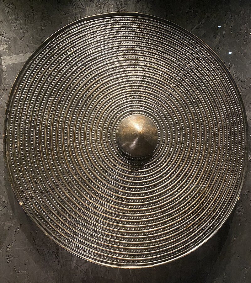 WiciCymru's tweet image. Perfectly preserved 🏴󠁧󠁢󠁷󠁬󠁳󠁿  Rhos-Rydd Shield from the Bronze Age, from Ceredigion, Cymru (Wales) 🏴󠁧󠁢󠁷󠁬󠁳󠁿.

Currently held in the 🏴󠁧󠁢󠁥󠁮󠁧󠁿  British Museum in 🏴󠁧󠁢󠁥󠁮󠁧󠁿 London, and therefore &quot;largely forgotten today&quot; (CADW).
en.wikipedia.org/wiki/Rhos_Rydd…

🏴󠁧󠁢󠁷󠁬󠁳󠁿 BRING  IT  HOME 🏴󠁧󠁢󠁷󠁬󠁳󠁿