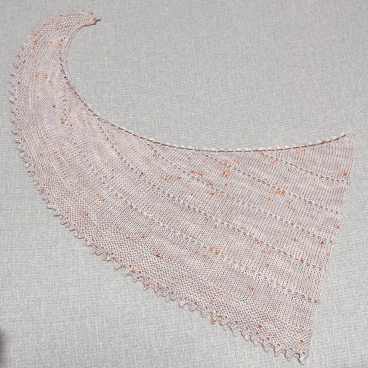 loveknitjasmine's tweet photo. #Yumemizuki_Shawl 完成しました!🥳
amirisu Parade 星屑ミルクティひとかせ🧶
さらっと羽織れて今の時期にちょうど良さそう!
#YuccaKnit https://t.co/XDiTEXIiXE