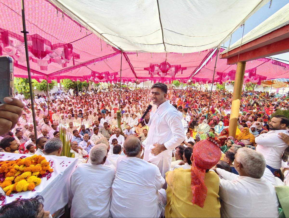 atulpradhansp's tweet image. विधानसभा क्षेत्र सरधना के #लावड़ में #महात्मा_ज्योतिबा_फूले_जी_सम्मान_समारोह में बड़ी संख्या में फुले जी को मानने वाले लोग पहुँचे, सभी अपने अधिकारों एव हक के लिये एकजुट हुए लोग है फुले जी ने हमेशा समाज को जागरूक करने का काम किया है ! हम सबको उनके दिखाये मार्ग का अनुसरण करना है !…