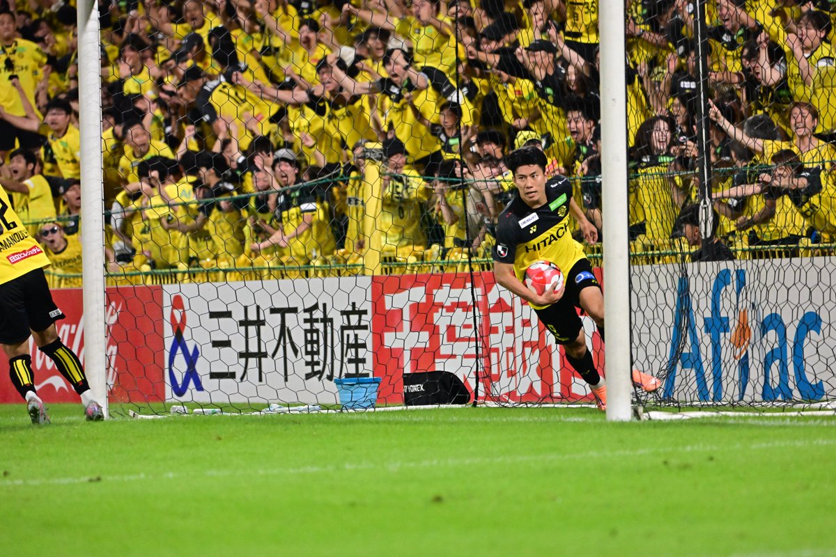 REYSOL_Official's tweet photo. 柏の背番号「9」は、日立台で光り輝く！！
ホソヤマオゴオル！！！

#ルヴァンカップ
#柏レイソル #FeelTheENERGY #NoREYSOLNoLIFE https://t.co/tCJIf4E4gE