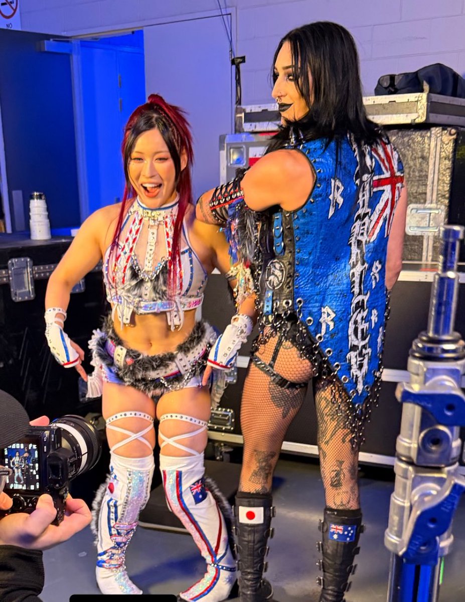 moriointhebank's tweet image. わぁー!!
リア様もイヨ様もブーツに日本🇯🇵とオーストラリア🇦🇺の国旗を入れていたのかぁ〜😲😲😲素敵すぎるぅ🥹🥹🥹
オーストラリアが故郷の小生としては激アツですわっ🔥🔥🔥