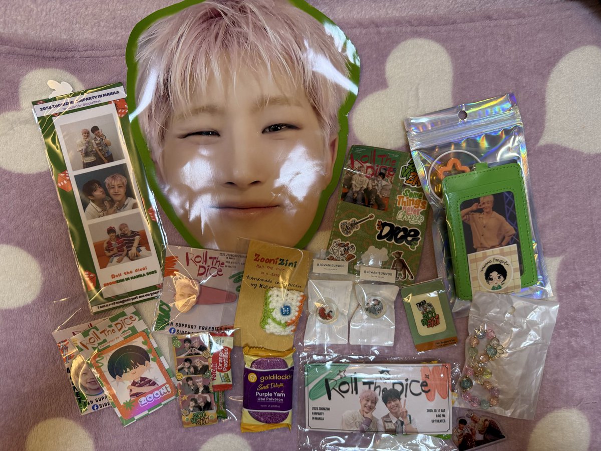 i think eto na yung lahat na freebies na natanggap ko kahapon. thank you so much sa mga nagabot without me asking sobrang generous ng arohaa