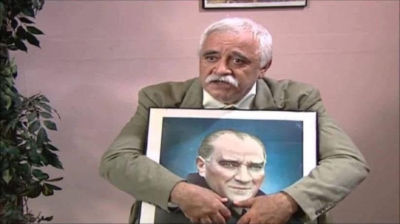 “Daha iyi bir dünyada buluşmak umuduyla… Atatürk’le kalın, Cumhuriyet’le kalın, hoşçakalın…” demişti…
Anısına saygıyla…
#leventkırca