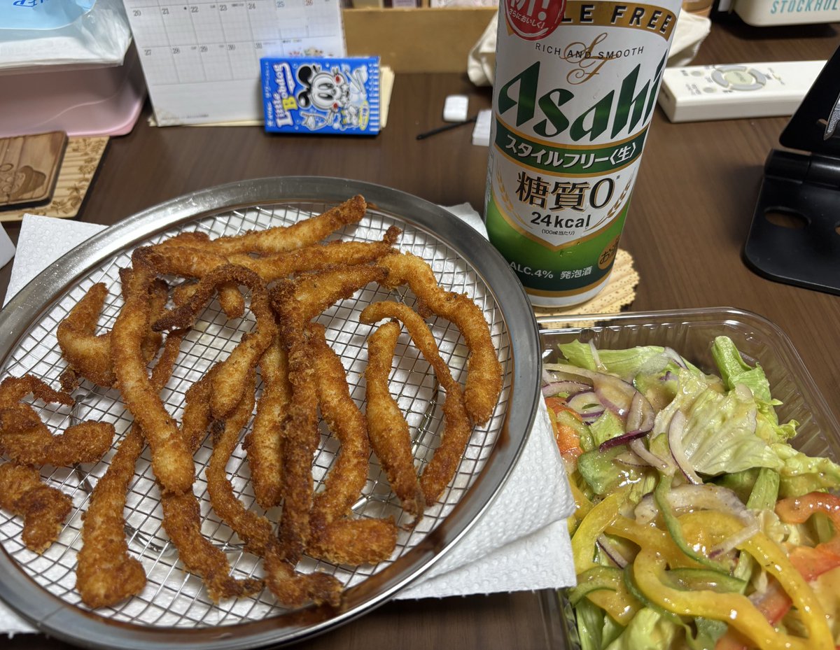 みかん🍊 (@orngy14) on Twitter photo 明日も休みだしニチアサ見ながら酒飲みタイム 明日も休みだしニチアサ見ながら酒飲みタイム