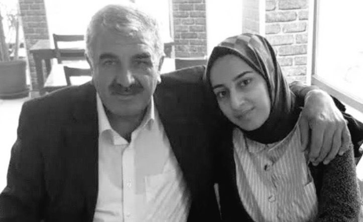 ugur_d2323's tweet photo. Dün, dünya kız çocukları günüydü ve baba evladına yapılanları öğrendi, o babanın yerine kendinizi koyun nasıl kalbiniz dayanır ? Şimdi yüksek sesle haykırıyoruz Rojine ne oldu ???  #RojininFaileriBulunsun https://t.co/6Qh1btsGVp