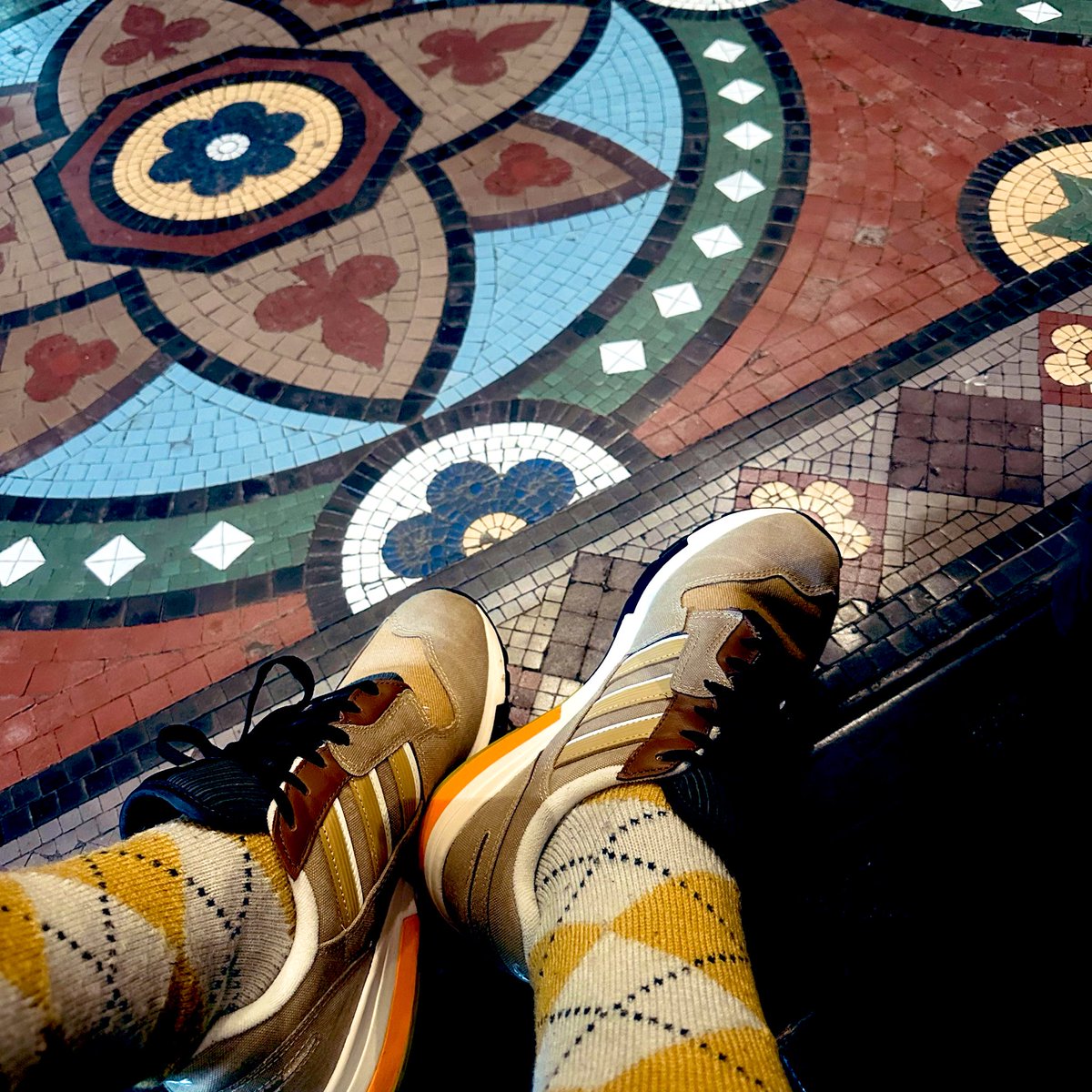 Hoodie1973's tweet photo. Oscar’s got a little parade thingy at the church today
With the beavers ( young scouts if you’re wondering)
So a cheeky little
#socksoutsunday
Love the tiled floors https://t.co/6UygwzyYDd