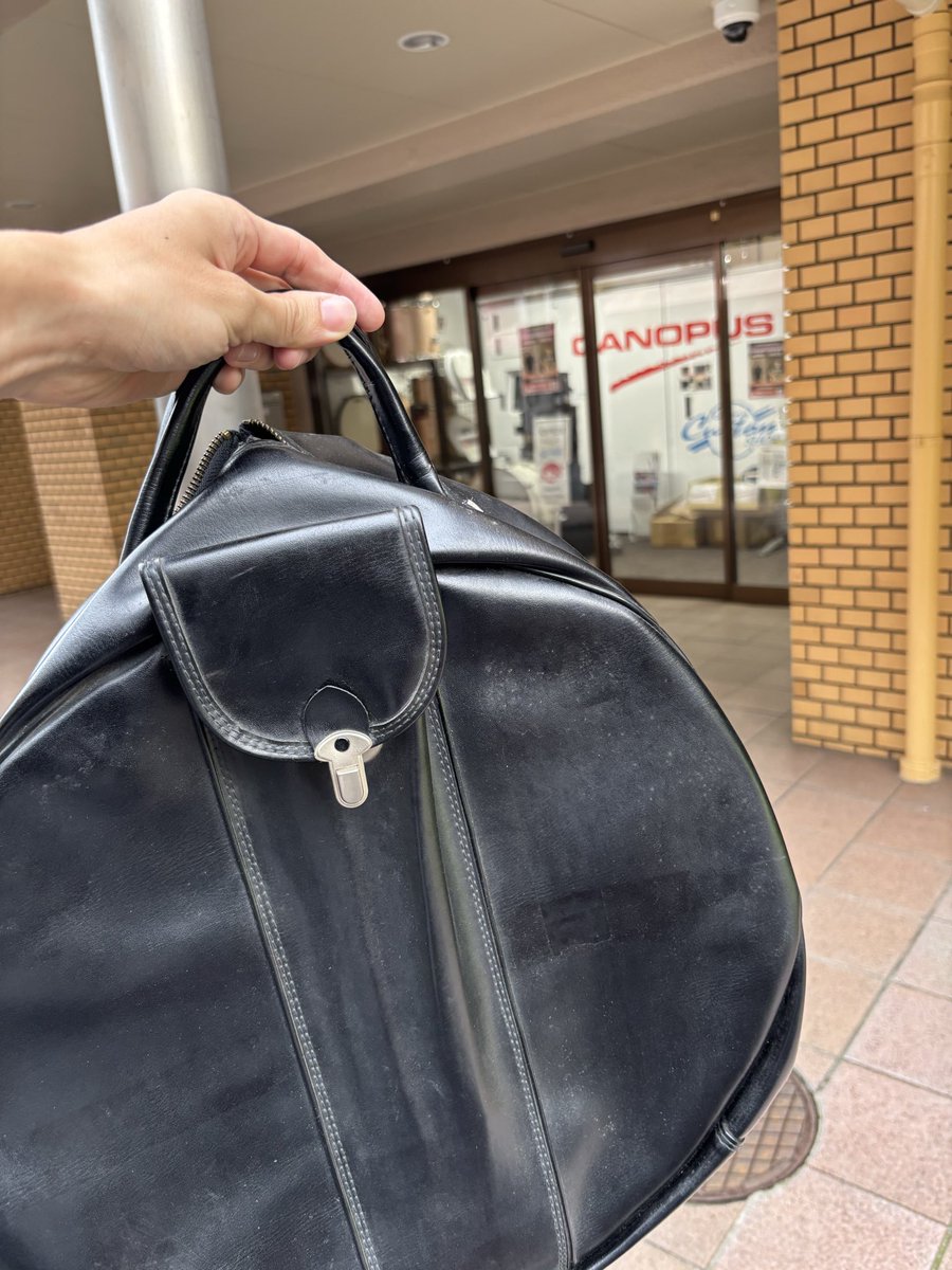 今日は初めてカスタムショップカノープスに！！
移転のお知らせ見てからずっと行きたかった念願のお店！
革のスネアケース買ったから綺麗にして使う〜！