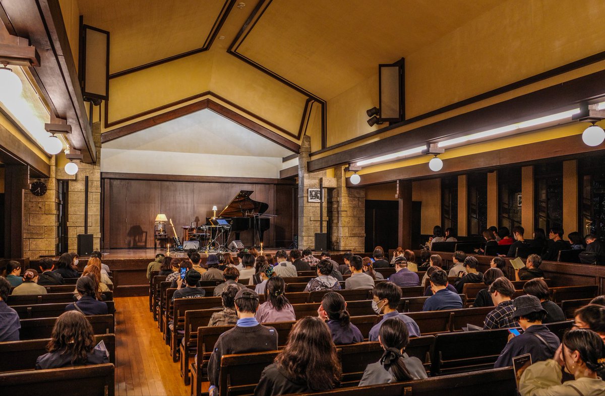 [.que] TOUR 2025 NOWHERE 
日頃作業用BGMとして愛用しているアーティストのツアーファイナルを観る。自由学園明日館講堂という素晴らしい空間で聴く素晴らしい音楽で至福のひととき。