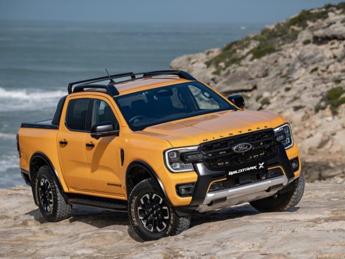 AutoTraderSA's tweet image. Tremor vs. Wildtrak X: It&apos;s the ultimate special edition Ranger showdown! We loved our long-term Tremor, but which one wins on specs and style? Read the full breakdown and tell us your favourite! 👇
bit.ly/DifferenceBetw…
#FordRangerTremor #WildtrakX #BakkieLife #FordSA